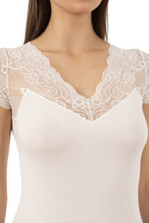Özkan 26947 Kadın Pamuklu Modal Esnek Yumuşak Önü Dantel Detaylı V Yaka Atlet - Thumbnail