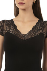 Özkan 26947 Kadın Pamuklu Modal Esnek Yumuşak Önü Dantel Detaylı V Yaka Atlet - Thumbnail