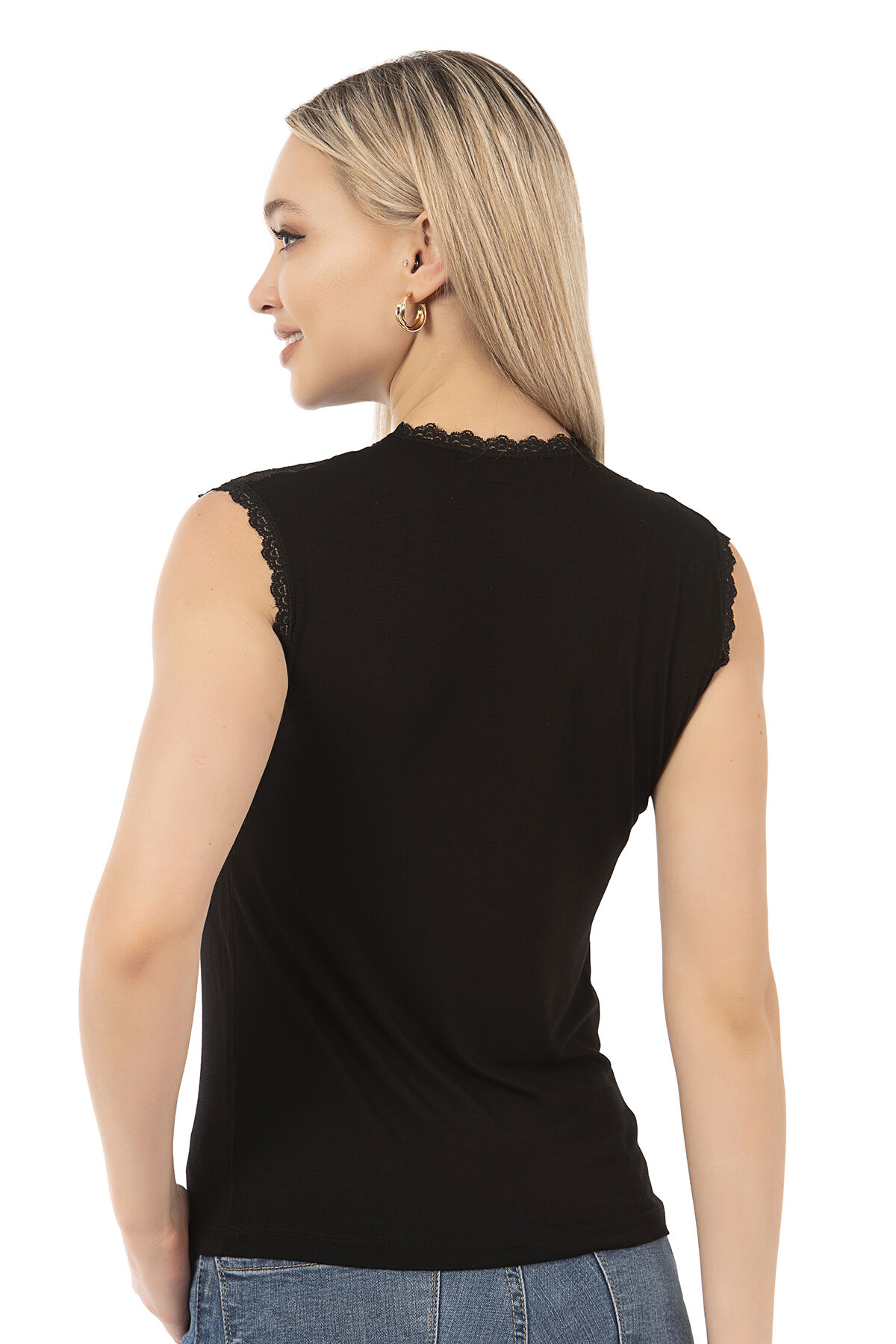 Özkan 7365 Kadın Premium Yumuşak Rahat Kumaş Viskon Dantel Detaylı Sıfır Kol Örme Bluz