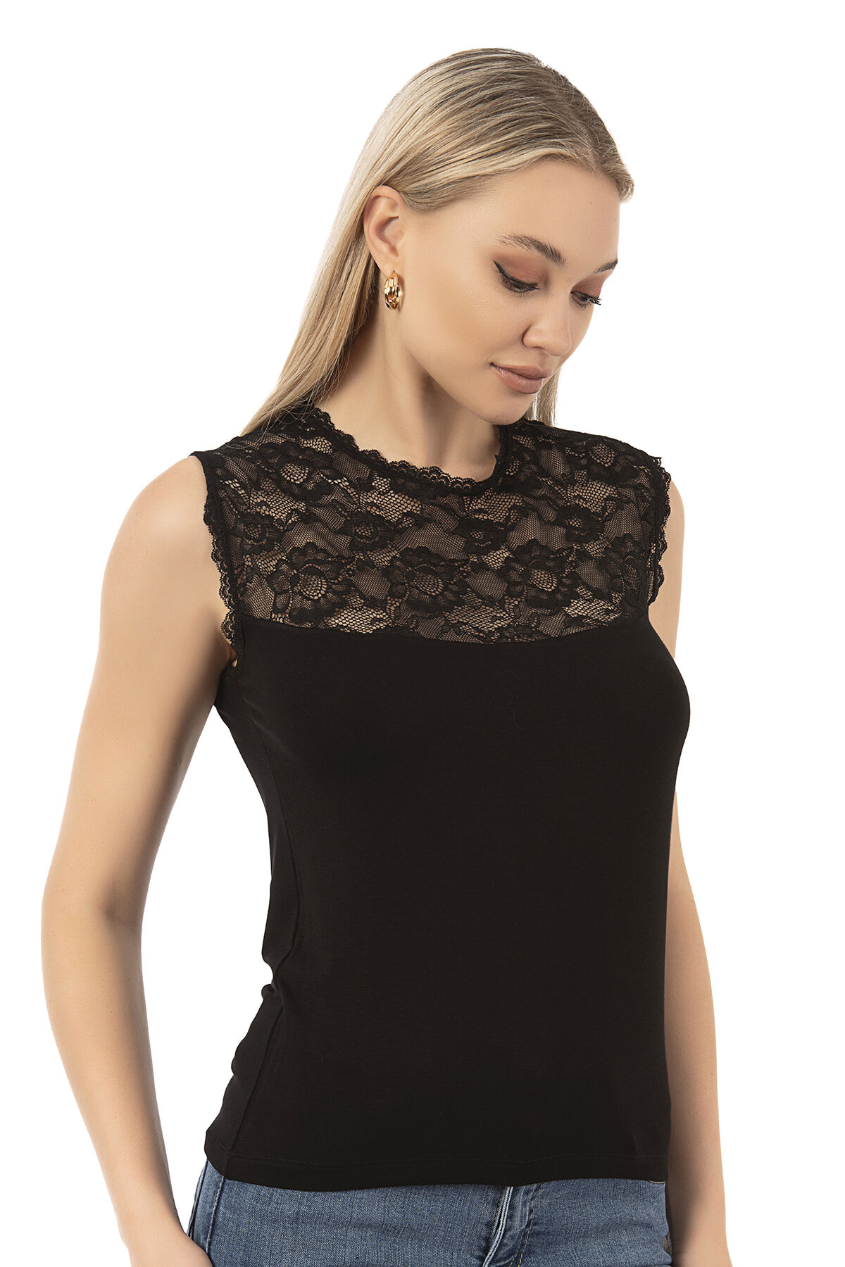 Özkan 7365 Kadın Premium Yumuşak Rahat Kumaş Viskon Dantel Detaylı Sıfır Kol Örme Bluz