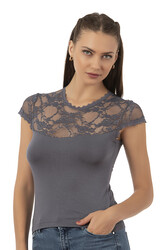 Özkan 7371 Kadın Premium Yumuşak Rahat Kumaş Viskon Dantel Detaylı Kısa Kollu Örme Bluz - Thumbnail