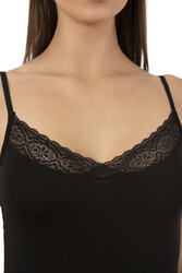 Özkan 22795 Kadın Pamuklu Modal Yakası ve Eteği Dantelli İnce Askılı Atlet - Thumbnail